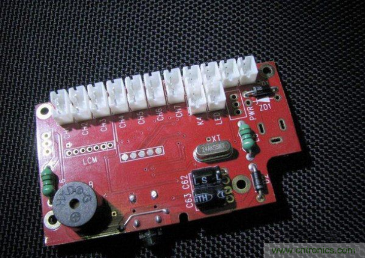 無人機 DIY 製作全過程，酷得不要不要的！