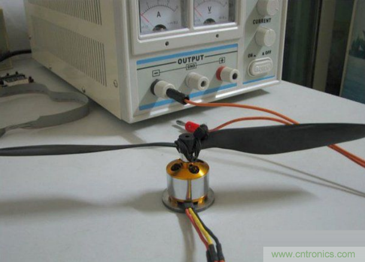 無人機 DIY 製作全過程，酷得不要不要的！