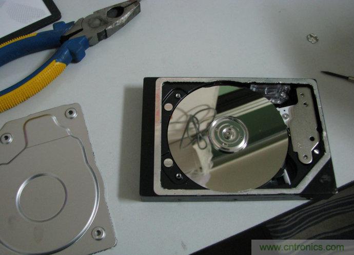 無人機 DIY 製作全過程，酷得不要不要的！