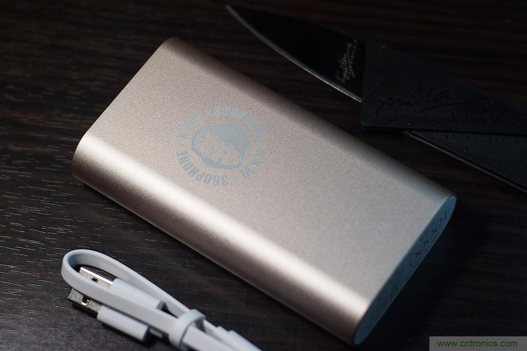 移動電源也玩雙引擎？快到你想象不到