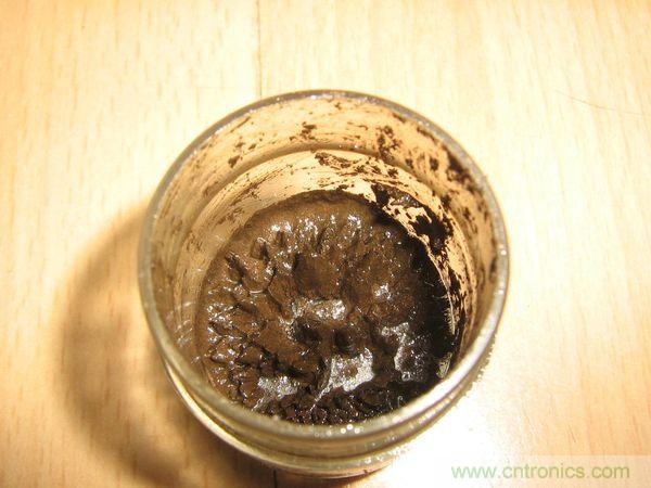 藝術源於生活，用生活中的物件也能製作磁流體