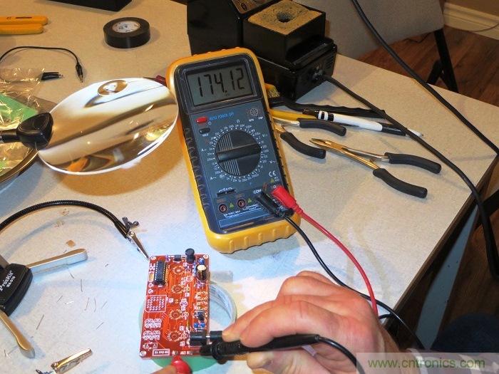 DIY一個超有品味的工程師專屬收藏：真空管時鍾