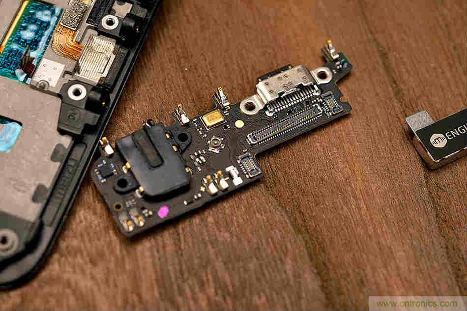 拆解魅族15 Plus：玩轉了新概念，但其工藝究竟如何？