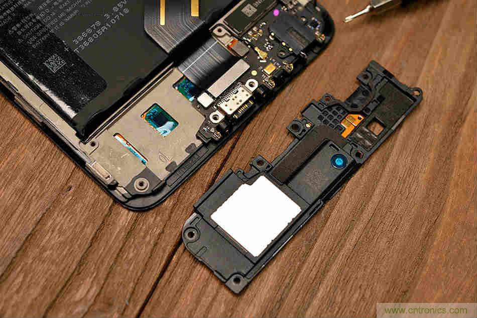 拆解魅族15 Plus：玩轉了新概念，但其工藝究竟如何？