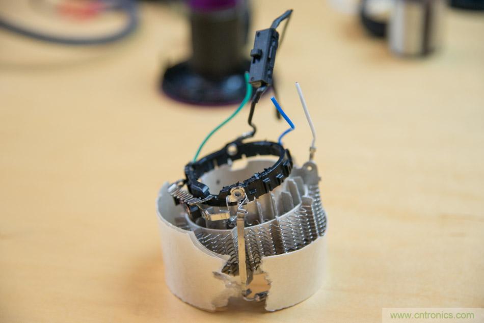 拆解戴森吹風機：近三千元的價格貴在哪？