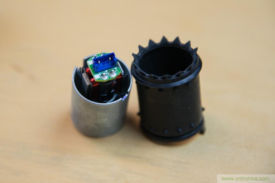 拆解戴森吹風機：近三千元的價格貴在哪？