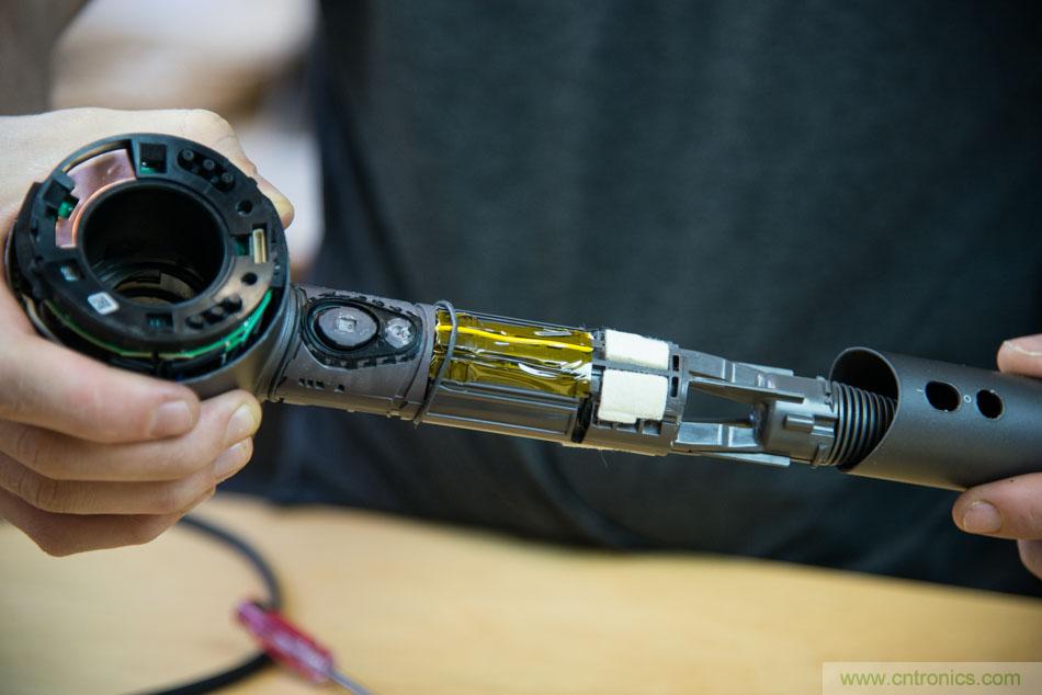 拆解戴森吹風機：近三千元的價格貴在哪？