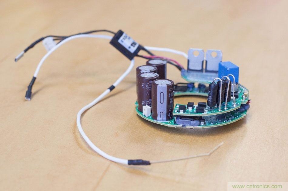 拆解戴森吹風機：近三千元的價格貴在哪？