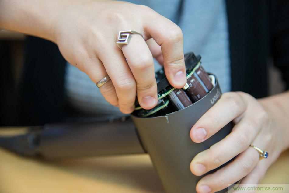 拆解戴森吹風機：近三千元的價格貴在哪？