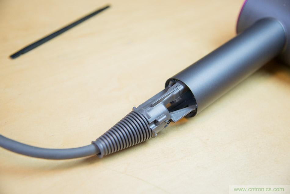 拆解戴森吹風機：近三千元的價格貴在哪？