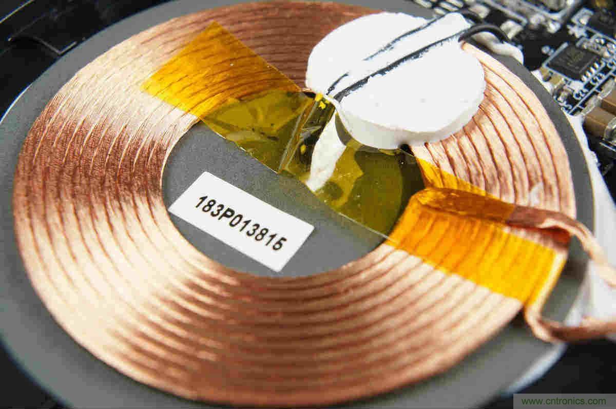 拆解對比：係出同門，小米、紫米無線充電器的差別有多大？