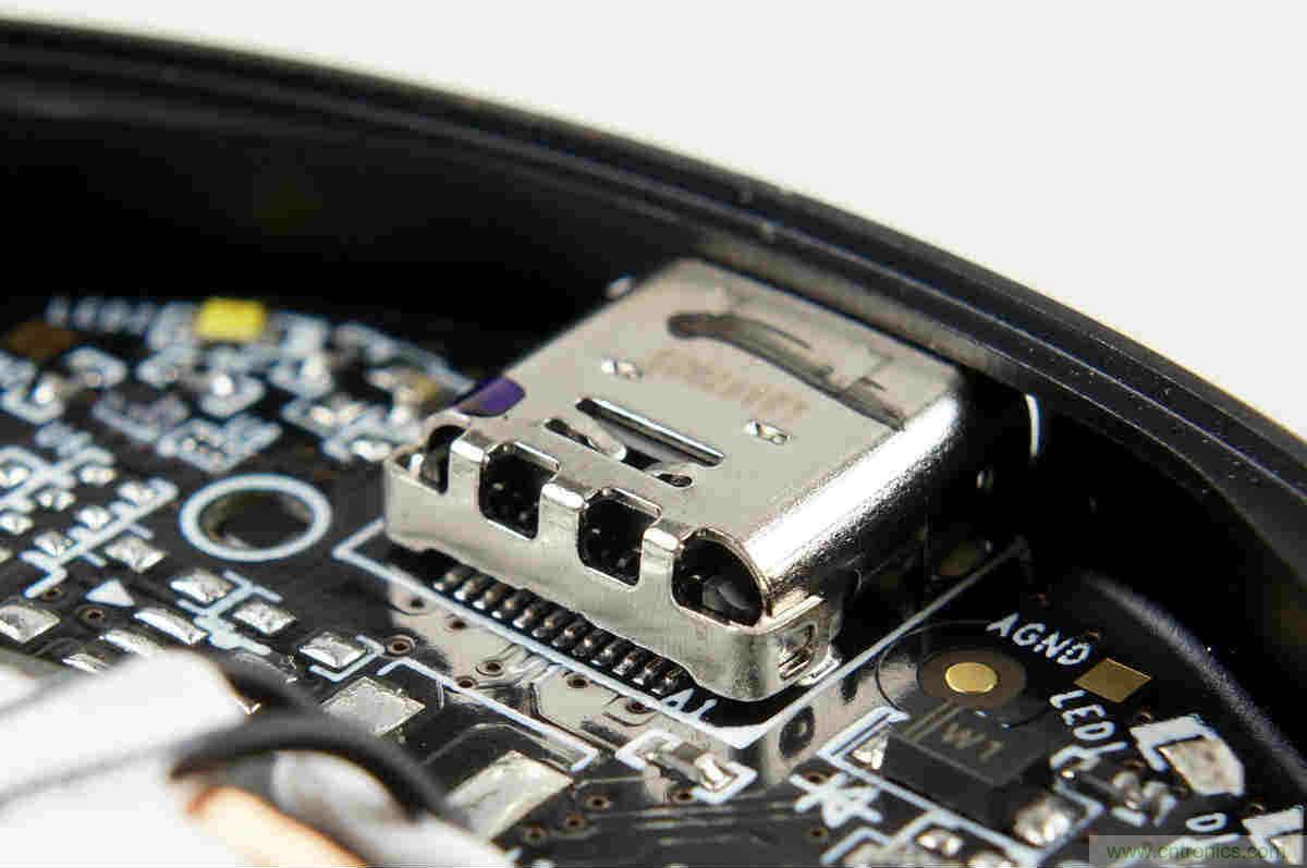 拆解對比：係出同門，小米、紫米無線充電器的差別有多大？