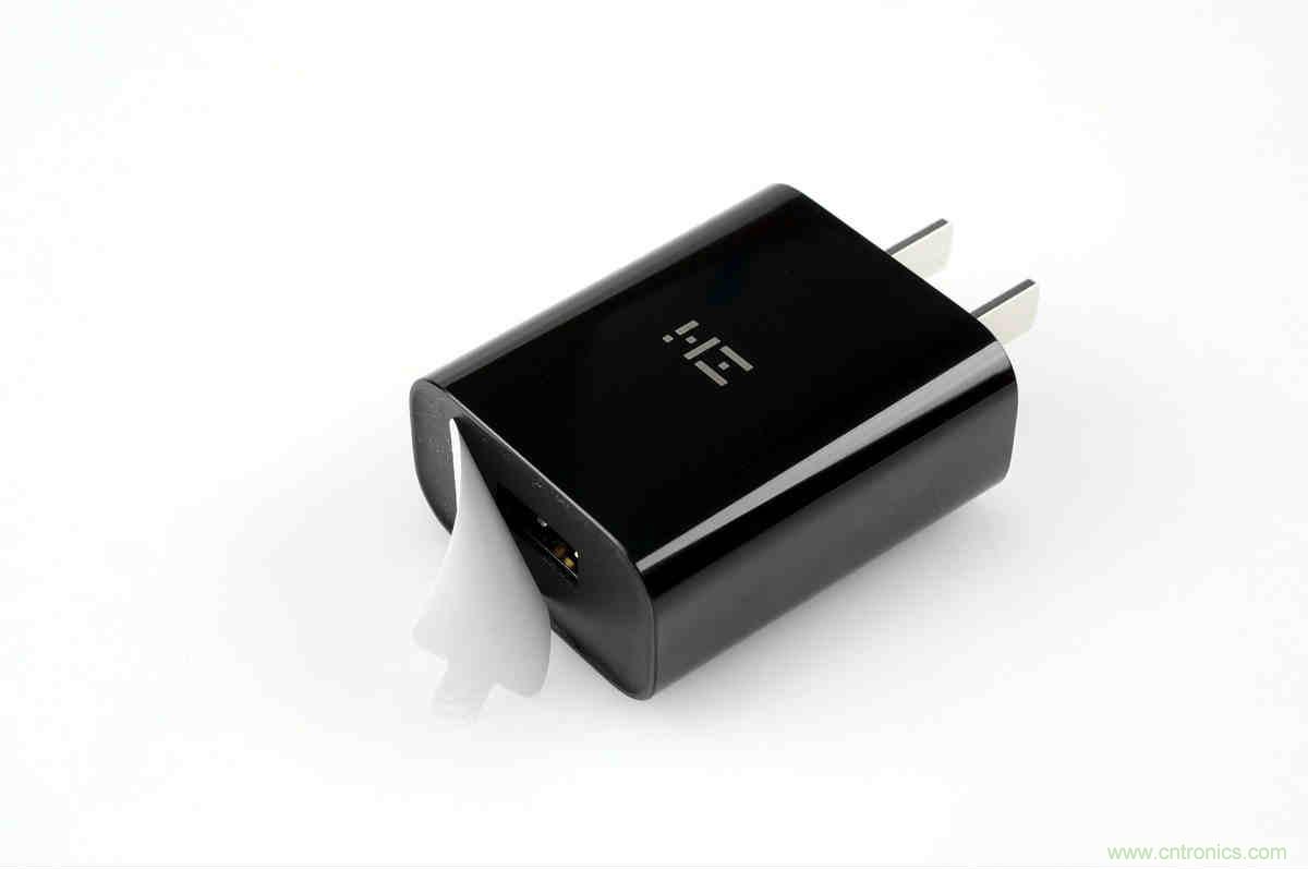 拆解對比：係出同門，小米、紫米無線充電器的差別有多大？