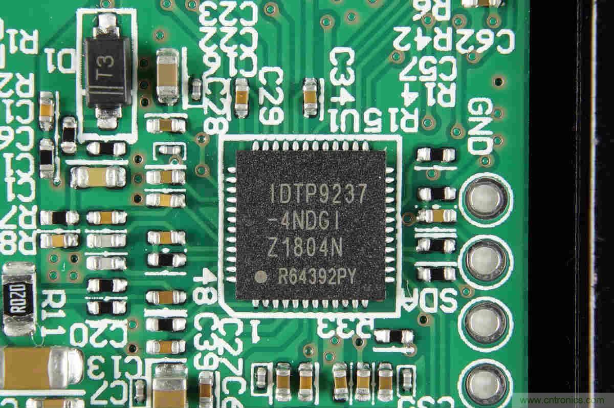 拆解對比：係出同門，小米、紫米無線充電器的差別有多大？