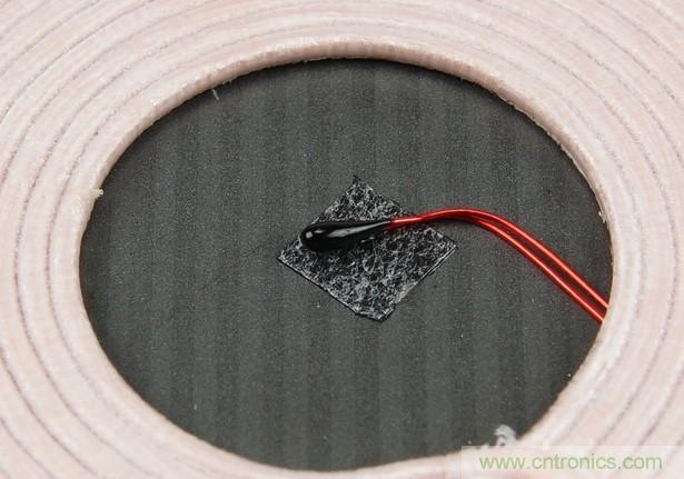 拆解對比：係出同門，小米、紫米無線充電器的差別有多大？