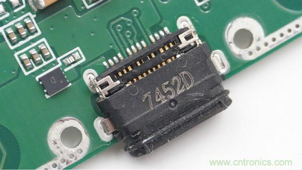 拆解華為保時捷設計快充無線充電器：憑啥能賣699？