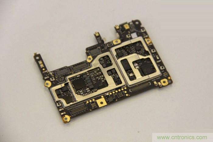 堅果R1拆解：內部設計究竟如何？