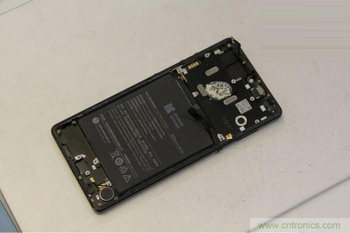 堅果R1拆解：內部設計究竟如何？