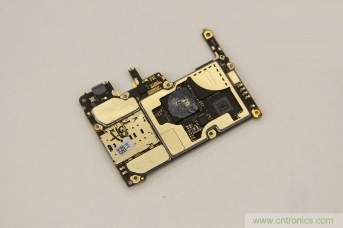 堅果R1拆解：內部設計究竟如何？