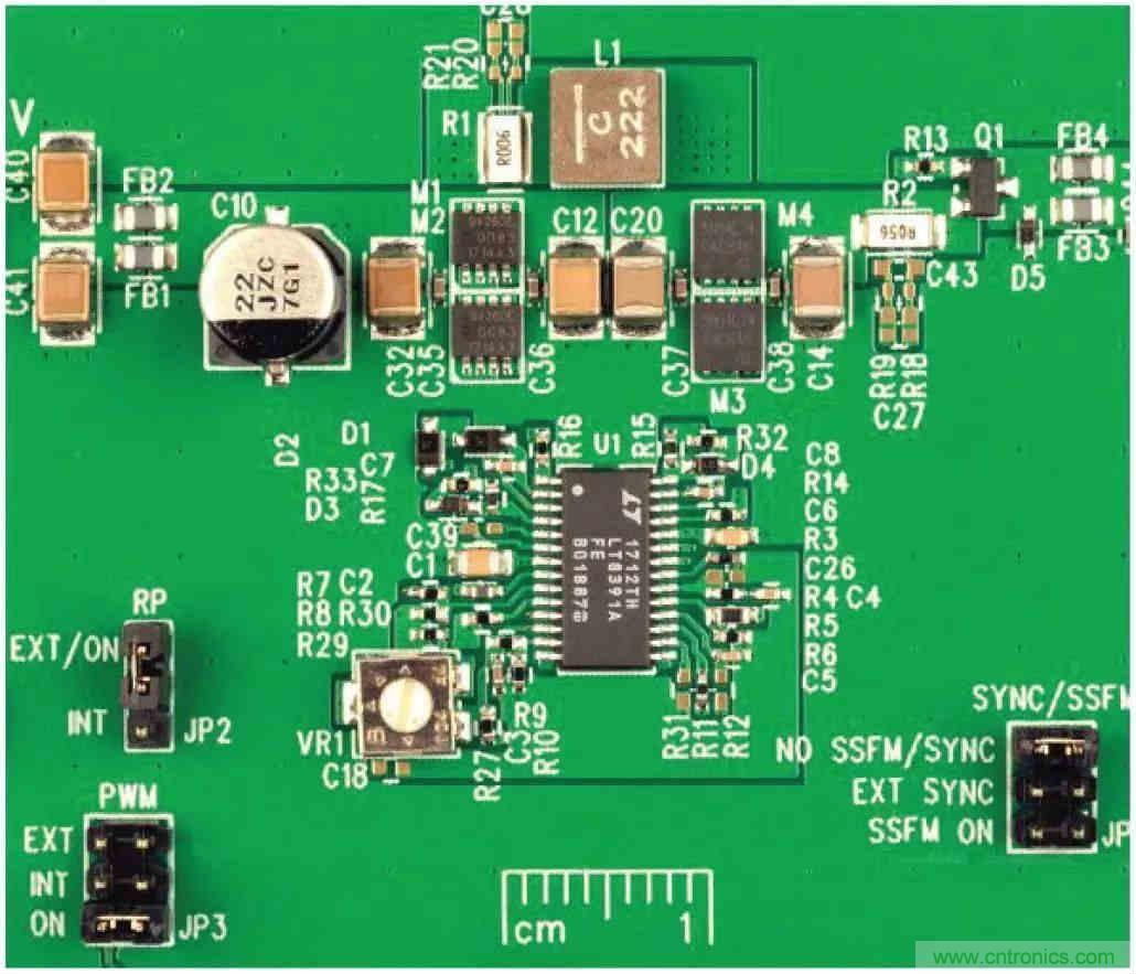 一顆芯驅動整個車前燈組，這個控製器是怎麼做到滴？
