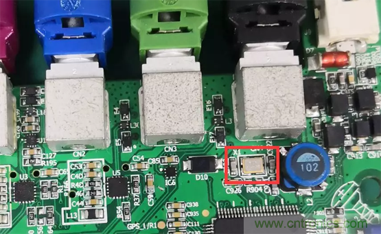 如何通過PCB布局設計來解決EMC問題？