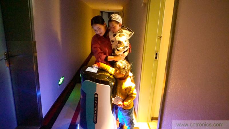 降本增收 看雲跡酒店機器人如何變身酒店新寵 降本增收 看雲跡酒店機器人如何變身酒店新寵