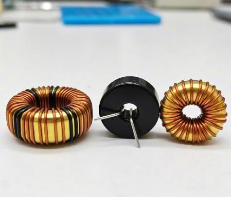 磁珠電感、磁環電感與色環電感：電磁濾波世界的三重變奏曲